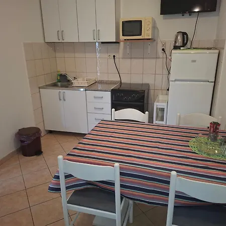 With Parking Space Palit, Rab - 24800 Apartmán